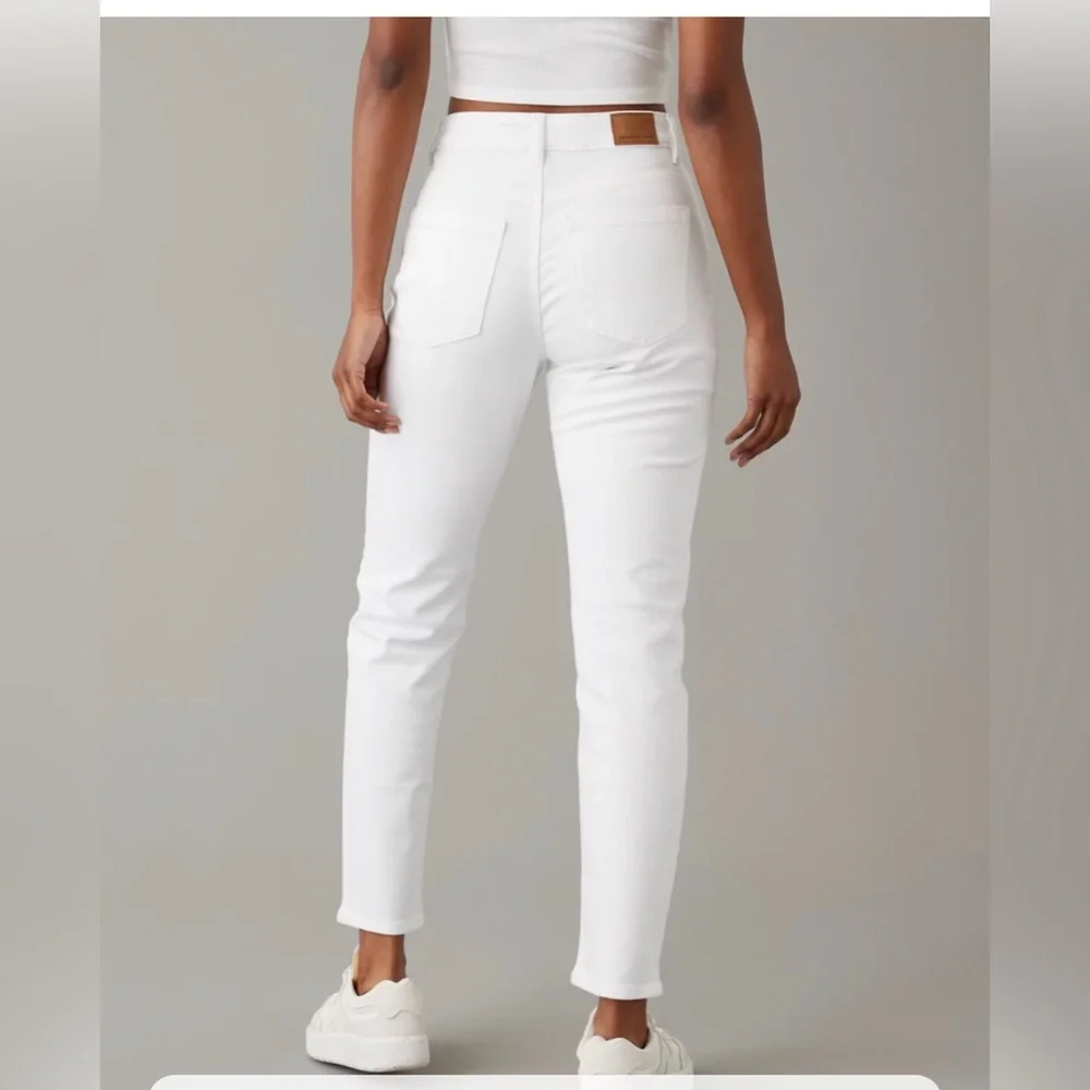 American Eagle Outfitters White Stretch Mom Jeans - Picture 4 of 6